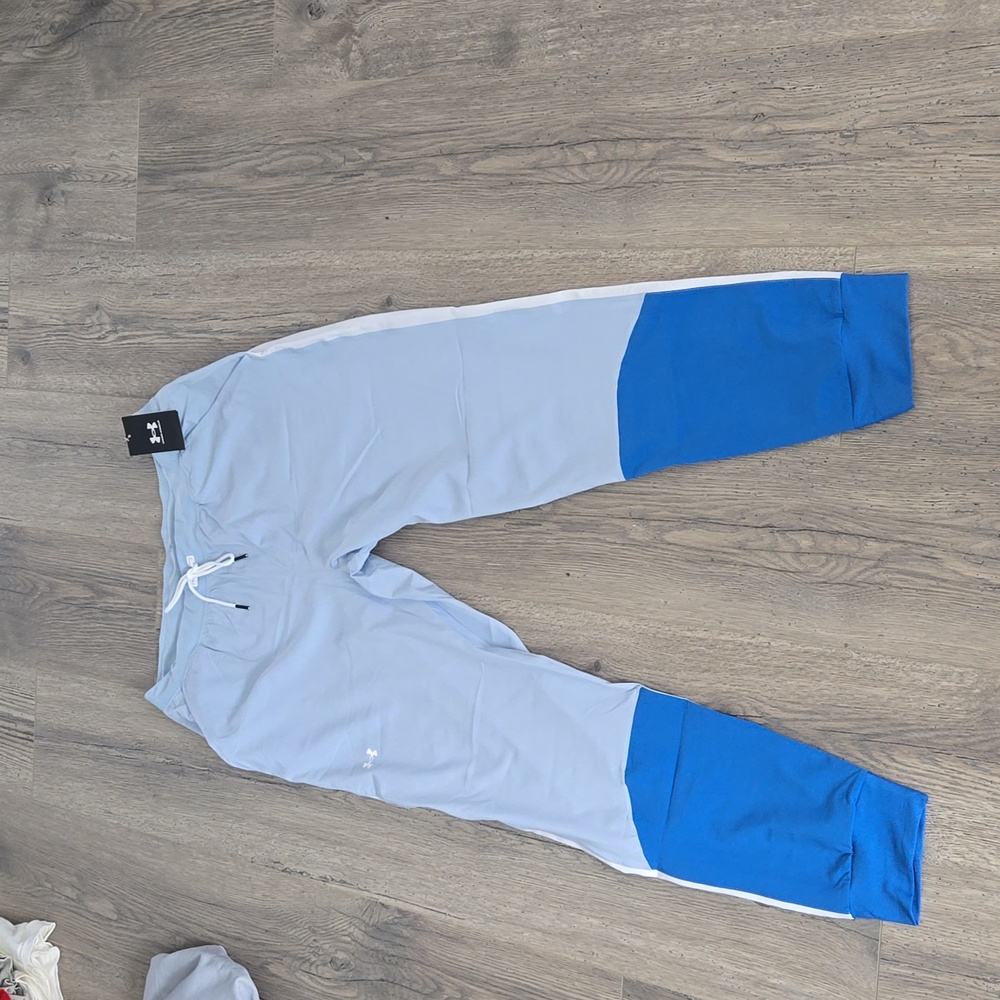 Nwt Under Armour pants sz Large bin E